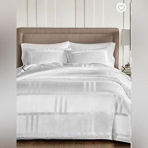 HOTEL COLLECTION
Structure Duvet Cover AND Pillow Sham . King